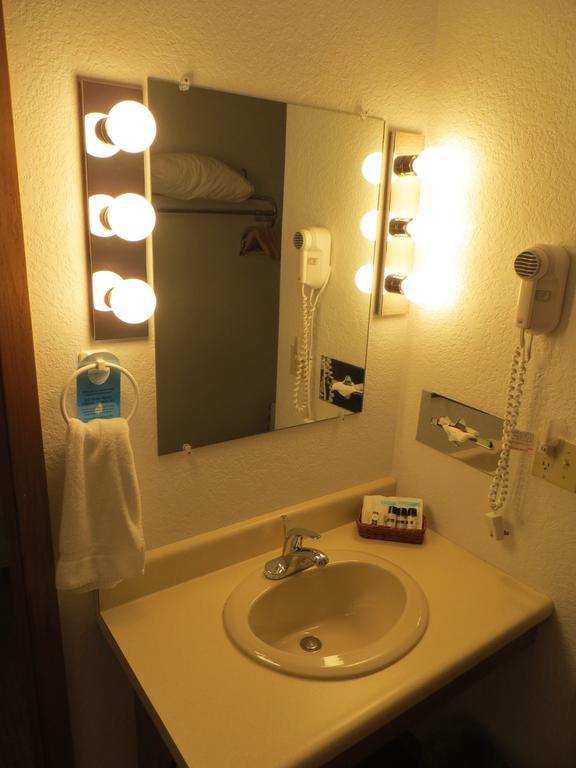 The Nordic Lodge Sister Bay Room photo